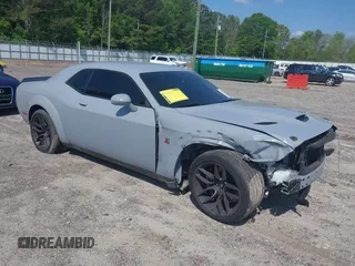 2021 Dodge Challenger R/T Scat Pack z VIN 2C3CDZFJ8MH534679, wystawiony jako IAAI lot #42136146 z przebiegiem 35 000 mil mil oraz . Historia ofert i sprzedaży dostępna na DreamBid. Obrazek 1.