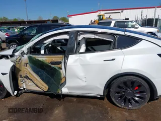 2021 Tesla Model Y Performance z VIN 5YJYGDEF0MF076263, wystawiony jako IAAI lot #42134022 z przebiegiem Nie podano mil oraz . Historia ofert i sprzedaży dostępna na DreamBid. Obrazek 14.