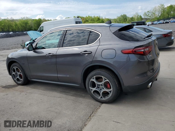 2018 Alfa Romeo Stelvio z VIN ZASFAKANXJ7B81315, wystawiony jako Copart lot #55528675 z przebiegiem 163 957 mil mil oraz Czysty tytuł • Clean title. Historia ofert i sprzedaży dostępna na DreamBid. Obrazek 2.