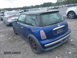 2004 MINI Hardtop z VIN WMWRC33494TJ55646, wystawiony jako IAAI lot #41944170 z przebiegiem 114 943 mil mil oraz . Historia ofert i sprzedaży dostępna na DreamBid. Obrazek 3.