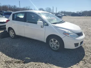 2010 Nissan Versa S z VIN 3N1BC1CP4AL367134, wystawiony jako Copart lot #48212535 z przebiegiem 174 337 mil mil oraz Szkoda całkowita • Salvage title. Historia ofert i sprzedaży dostępna na DreamBid. Obrazek 4.