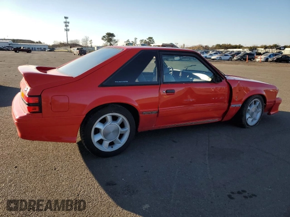 1993 Ford Mustang z VIN 1FACP42D5PF176622, wystawiony jako Copart lot #88132295 z przebiegiem Nie podano mil oraz Szkoda całkowita • Salvage title. Historia ofert i sprzedaży dostępna na DreamBid. Obrazek 3.