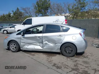 2015 Toyota Prius Four z VIN JTDKN3DU8F0484985, wystawiony jako IAAI lot #41871416 z przebiegiem 330 021 mil mil oraz . Historia ofert i sprzedaży dostępna na DreamBid. Obrazek 14.