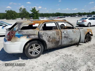 2005 Dodge Magnum z VIN 2D4FV48T05H185562, wystawiony jako Copart lot #56011775 z przebiegiem Nie podano mil oraz Nie do naprawy. Historia ofert i sprzedaży dostępna na DreamBid. Obrazek 3.
