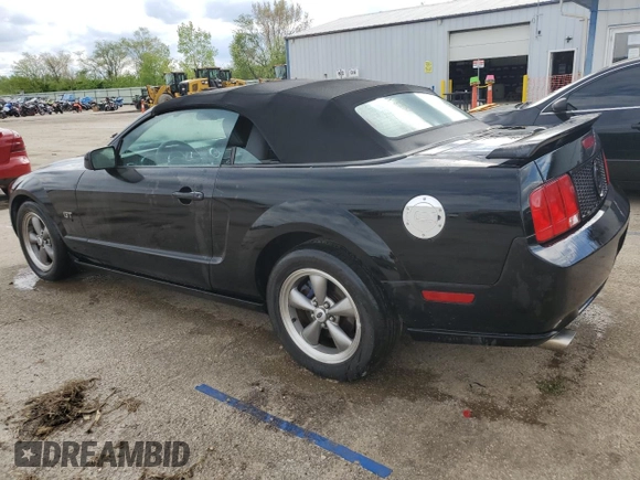 2007 Ford Mustang GT Deluxe z VIN 1ZVFT85H275252373, wystawiony jako Copart lot #55579065 z przebiegiem 125 941 mil mil oraz Szkoda całkowita • Salvage title. Historia ofert i sprzedaży dostępna na DreamBid. Obrazek 2.