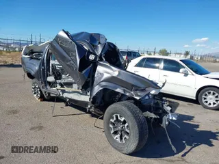 2018 Toyota Tacoma SR z VIN 5TFAX5GNXJX123179, wystawiony jako IAAI lot #40801659 z przebiegiem Nie podano mil oraz . Historia ofert i sprzedaży dostępna na DreamBid. Obrazek 1.