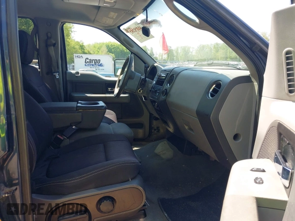 2005 Ford F-150 XLT z VIN 1FTPW12555KB44862, wystawiony jako IAAI lot #42275212 z przebiegiem 361 651 mil mil oraz . Historia ofert i sprzedaży dostępna na DreamBid. Obrazek 5.