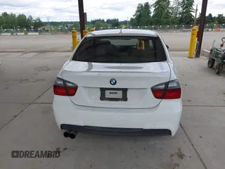 2007 BMW 3 Series 328i с VIN WBAVC53527FZ76805, выставлен на аукционе IAAI как лот 42543532 с пробегом 160 803 миль миль и . История ставок и продаж доступна на DreamBid. Изображение 16.