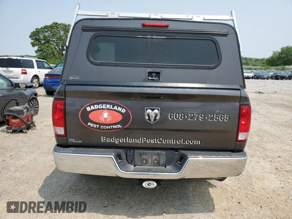 2018 Ram 1500 Tradesman z VIN 3C6JR6DG8JG250868, wystawiony jako Copart lot #58997015 z przebiegiem 109 142 mil mil oraz Czysty tytuł • Clean title. Historia ofert i sprzedaży dostępna na DreamBid. Obrazek 6.