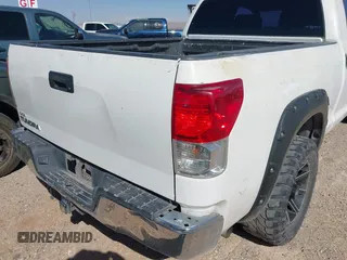 2011 Toyota Tundra z VIN 5TFRM5F1XBX028424, wystawiony jako IAAI lot #42138712 z przebiegiem 182 376 mil mil oraz . Historia ofert i sprzedaży dostępna na DreamBid. Obrazek 6.