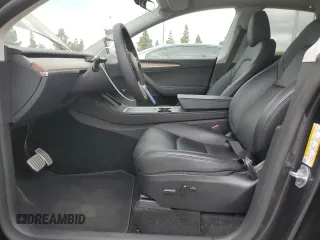 2024 Tesla Model Y Performance z VIN 7SAYGDEF5RF125127, wystawiony jako Copart lot #56753105 z przebiegiem 9 267 mil mil oraz Szkoda całkowita • Salvage title. Historia ofert i sprzedaży dostępna na DreamBid. Obrazek 7.