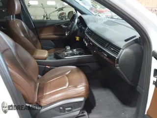 2017 Audi Q7 Premium Plus z VIN WA1LAAF76HD044846, wystawiony jako IAAI lot #42213407 z przebiegiem 105 695 mil mil oraz . Historia ofert i sprzedaży dostępna na DreamBid. Obrazek 5.