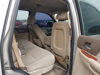 2007 GMC Yukon SLE w/3SA with VIN 1GKFC13C47J352715, listed as a IAAI auction lot 41930018 with 201,476 mi miles. Bid and sale history available at carsss.com. Image 8.