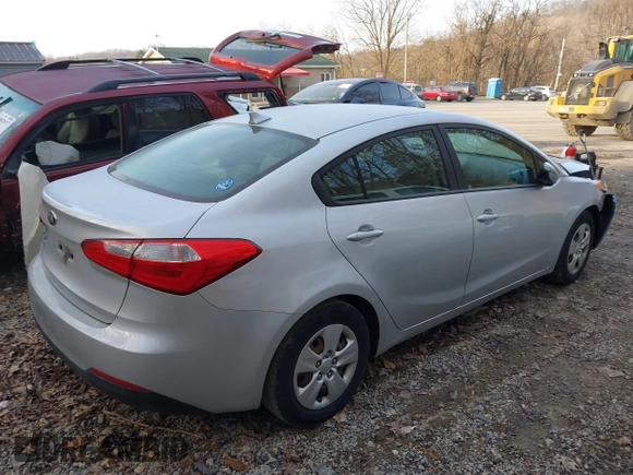 2015 Kia Forte LX with VIN KNAFX4A62F5386526, listed as a IAAI auction lot 41800783 with 124,553 mi miles. Bid and sale history available at carsss.com. Image 4.