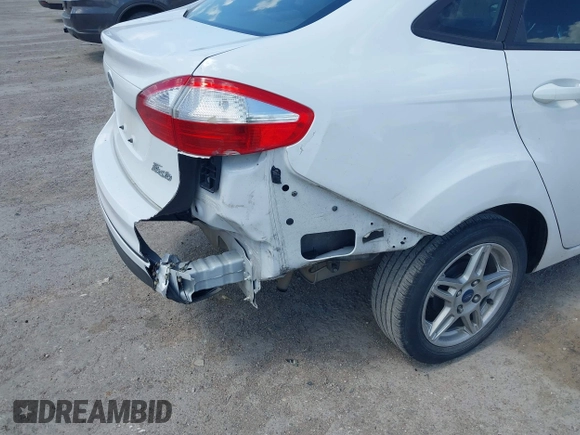 2017 Ford Fiesta SE z VIN 3FADP4BJXHM147290, wystawiony jako IAAI lot #42071340 z przebiegiem 122 142 mil mil oraz . Historia ofert i sprzedaży dostępna na DreamBid. Obrazek 12.
