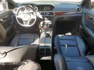 2013 Mercedes-Benz C 300 Sport z VIN WDDGF8AB6DA816602, wystawiony jako Copart lot #59188125 z przebiegiem 158 834 mil mil oraz Czysty tytuł • Clean title. Historia ofert i sprzedaży dostępna na DreamBid. Obrazek 8.