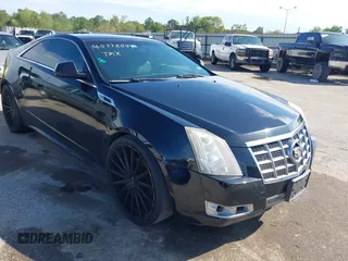 2012 Cadillac CTS z VIN 1G6DA1E34C0113058, wystawiony jako IAAI lot #40778547 z przebiegiem 189 993 mil mil oraz . Historia ofert i sprzedaży dostępna na DreamBid. Obrazek 1.