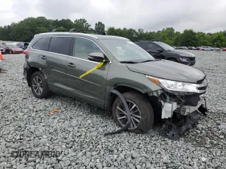 2018 Toyota Highlander SE with VIN 5TDJZRFH8JS888491, listed as a Copart auction lot 61197555 with Not provided miles and Salvage title. Bid and sale history available at DreamBid. Image 4.