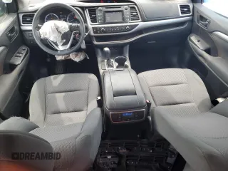 2019 Toyota Highlander LE z VIN 5TDZARFH1KS045731, wystawiony jako Copart lot #57271745 z przebiegiem 83 126 mil mil oraz Czysty tytuł • Clean title. Historia ofert i sprzedaży dostępna na DreamBid. Obrazek 8.