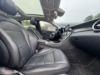 2017 Mercedes-Benz C 300 with VIN 55SWF4KB1HU189364, listed as a Copart auction lot 60695485 with 69,046 mi miles and Clean title. Bid and sale history available at DreamBid. Image 5.