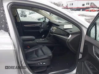 2017 Cadillac XT5 Luxury AWD z VIN 1GYKNDRS6HZ247580, wystawiony jako IAAI lot #41600234 z przebiegiem 82 480 mil mil oraz . Historia ofert i sprzedaży dostępna na DreamBid. Obrazek 5.