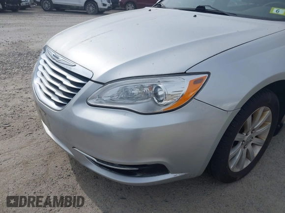 2012 Chrysler 200 Touring with VIN 1C3CCBBB7CN125569, listed as a IAAI auction lot 42083043 with 188,461 mi miles. Bid and sale history available at carsss.com. Image 6.