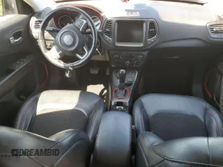 2019 Jeep Compass Trailhawk z VIN 3C4NJDDB1KT722170, wystawiony jako Copart lot #65063285 z przebiegiem 91 809 mil mil oraz Czysty tytuł • Clean title. Historia ofert i sprzedaży dostępna na DreamBid. Obrazek 8.