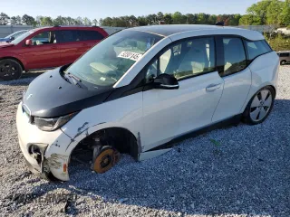 2015 BMW i3 z VIN WBY1Z4C53FV501645, wystawiony jako Copart lot #52301145 z przebiegiem 61 740 mil mil oraz Szkoda całkowita • Salvage title. Historia ofert i sprzedaży dostępna na DreamBid. Obrazek 1.