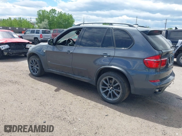 2012 BMW X5 35i z VIN 5UXZV4C53CL987556, wystawiony jako IAAI lot #42297756 z przebiegiem 190 922 mil mil oraz . Historia ofert i sprzedaży dostępna na DreamBid. Obrazek 3.
