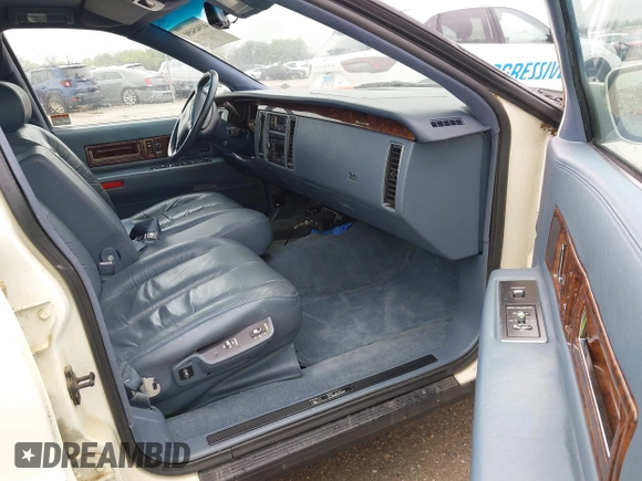 1996 Cadillac Fleetwood z VIN 1G6DW52P1TR700801, wystawiony jako IAAI lot #41945490 z przebiegiem 133 198 mil mil oraz . Historia ofert i sprzedaży dostępna na DreamBid. Obrazek 5.