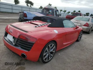 2014 Audi R8 z VIN WUAVNAFG9EN000206, wystawiony jako Copart lot #76712994 z przebiegiem Nie podano mil oraz Nie do naprawy • Non repairable. Historia ofert i sprzedaży dostępna na DreamBid. Obrazek 3.