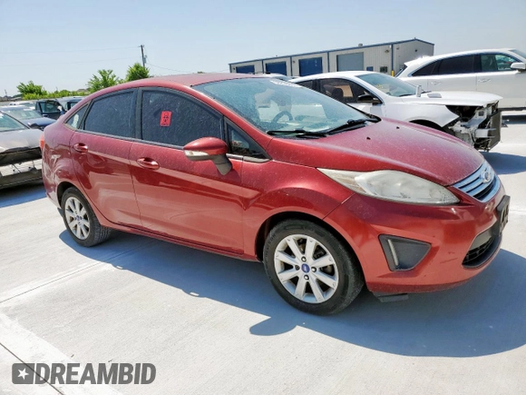 2013 Ford Fiesta SE z VIN 3FADP4BJXDM193759, wystawiony jako Copart lot #58230835 z przebiegiem 174 158 mil mil oraz Czysty tytuł • Clean title. Historia ofert i sprzedaży dostępna na DreamBid. Obrazek 4.