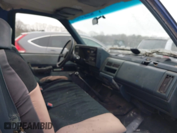 1993 GMC Sierra 1500 with VIN 1GTGC24KXPE562174, listed as a IAAI auction lot 41154577 with 259,881 mi miles and . Bid and sale history available at DreamBid. Image 5.