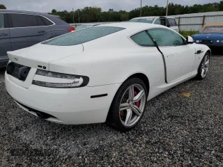 2011 Aston Martin DB9 z VIN SCFFDAAE8BGA13186, wystawiony jako Copart lot #74703544 z przebiegiem Nie podano mil oraz Szkody całkowita. Historia ofert i sprzedaży dostępna na DreamBid. Obrazek 3.