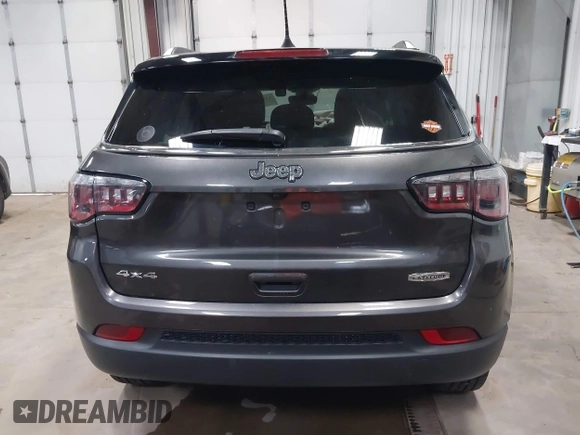2019 Jeep Compass Latitude z VIN 3C4NJDBB3KT828901, wystawiony jako IAAI lot #41873087 z przebiegiem 49 107 mil mil oraz . Historia ofert i sprzedaży dostępna na DreamBid. Obrazek 16.