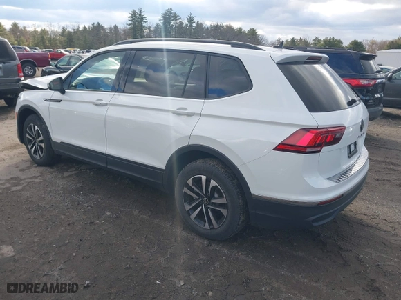 2024 Volkswagen Tiguan S with VIN 3VVRB7AXXRM146228, listed as a IAAI auction lot 40992502 with 2,392 mi miles. Bid and sale history available at carsss.com. Image 3.