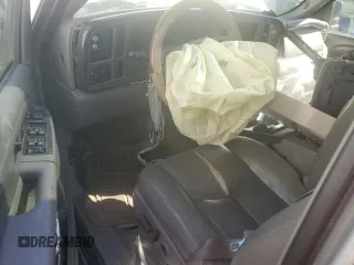 2005 GMC Yukon Denali z VIN 1GKEK63U35J228887, wystawiony jako Copart lot #68141304 z przebiegiem 238 024 mil mil oraz Szkoda całkowita • Salvage title. Historia ofert i sprzedaży dostępna na DreamBid. Obrazek 8.