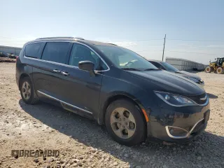 2017 Chrysler Pacifica Touring L Plus with VIN 2C4RC1EG7HR622932, listed as a Copart auction lot 56323635 with 140,008 mi miles and Clean Title. Bid and sale history available at DreamBid. Image 4.