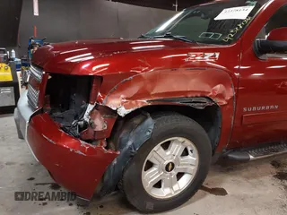 2010 Chevrolet Suburban LT z VIN 1GNUKJE32AR106197, wystawiony jako IAAI lot #42378134 z przebiegiem 106 479 mil mil oraz . Historia ofert i sprzedaży dostępna na DreamBid. Obrazek 6.