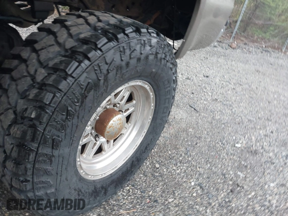 2000 Ford F-250 XL with VIN 1FTNX21F8YEA17319, listed as a IAAI auction lot 41987756 with Not provided miles and . Bid and sale history available at DreamBid. Image 12.