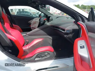 2020 Chevrolet Corvette 2LT z VIN 1G1Y72D49L5100105, wystawiony jako IAAI lot #42009521 z przebiegiem 44 248 mil mil oraz . Historia ofert i sprzedaży dostępna na DreamBid. Obrazek 5.