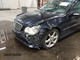 2007 Mercedes-Benz C 230 Sport с VIN WDBRF52H97F930409, выставлен на аукционе IAAI как лот 42504108 с пробегом 124 944 миль миль и . История ставок и продаж доступна на DreamBid. Изображение 17.