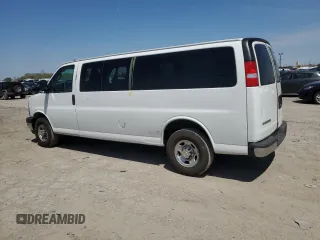 2020 Chevrolet Express Passenger LT z VIN 1GAZGPFP1L1268224, wystawiony jako Copart lot #54132585 z przebiegiem 200 621 mil mil oraz Tytuł czysty. Historia ofert i sprzedaży dostępna na DreamBid. Obrazek 2.