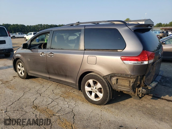 2011 Toyota Sienna LE AAS с VIN 5TDKK3DC5BS116741, выставлен на аукционе Copart как лот 43147955 с пробегом 212 663 миль миль и Списание • Salvage title. История ставок и продаж доступна на DreamBid. Изображение 2.