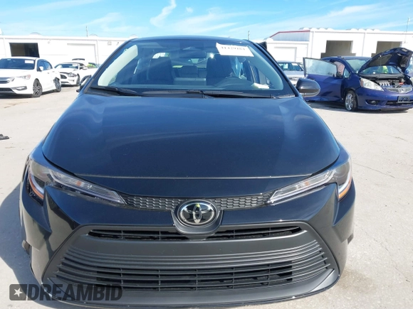 2025 Toyota Corolla LE z VIN 5YFB4MDEXSP261655, wystawiony jako IAAI lot #41429161 z przebiegiem 9 872 mil mil oraz . Historia ofert i sprzedaży dostępna na DreamBid. Obrazek 13.