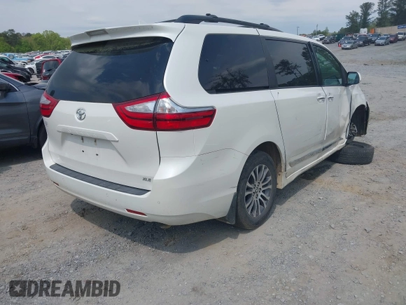 2019 Toyota Sienna XLE Auto Access Seat with VIN 5TDYZ3DC3KS970200, listed as a IAAI auction lot 42007928 with 64,023 mi miles. Bid and sale history available at carsss.com. Image 4.