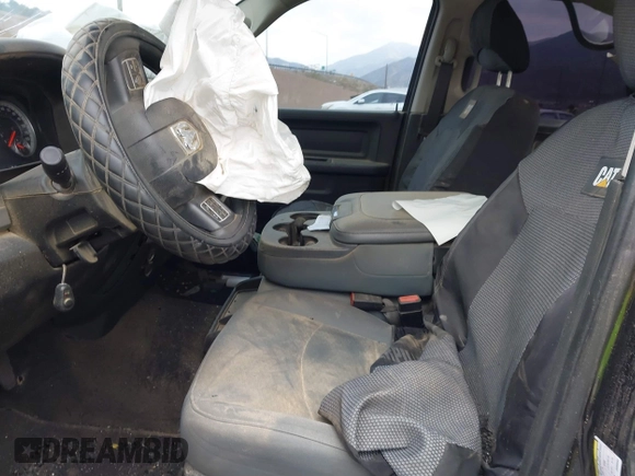 2018 Ram 2500 Tradesman z VIN 3C6UR5CL0JG369584, wystawiony jako IAAI lot #41424493 z przebiegiem Nie podano mil oraz . Historia ofert i sprzedaży dostępna na DreamBid. Obrazek 5.