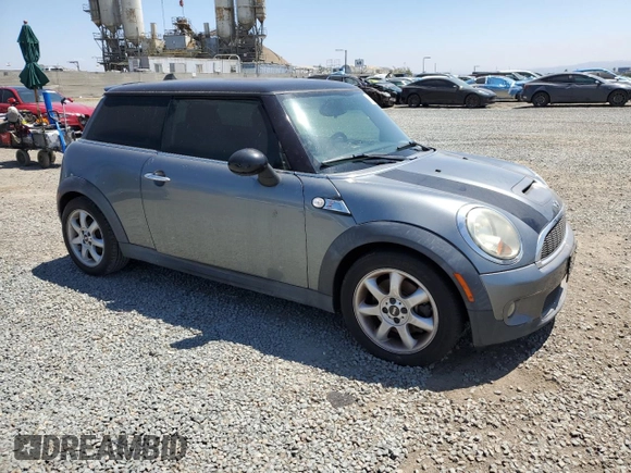 2010 MINI Hardtop S with VIN WMWMF7C53ATZ34487, listed as a Copart auction lot 55308605 with 128,759 mi miles and Clean title. Bid and sale history available at DreamBid. Image 4.