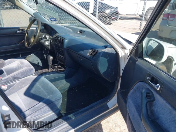 1993 Honda Accord z VIN 1HGCB765XPA035041, wystawiony jako IAAI lot #42220779 z przebiegiem 322 426 mil mil oraz . Historia ofert i sprzedaży dostępna na DreamBid. Obrazek 5.