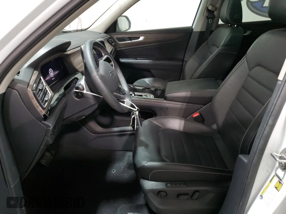 2024 Volkswagen Atlas SEL with VIN 1V2BR2CA1RC516585, listed as a Copart auction lot 44335095 with 17,611 mi miles and Clean title. Bid and sale history available at DreamBid. Image 7.